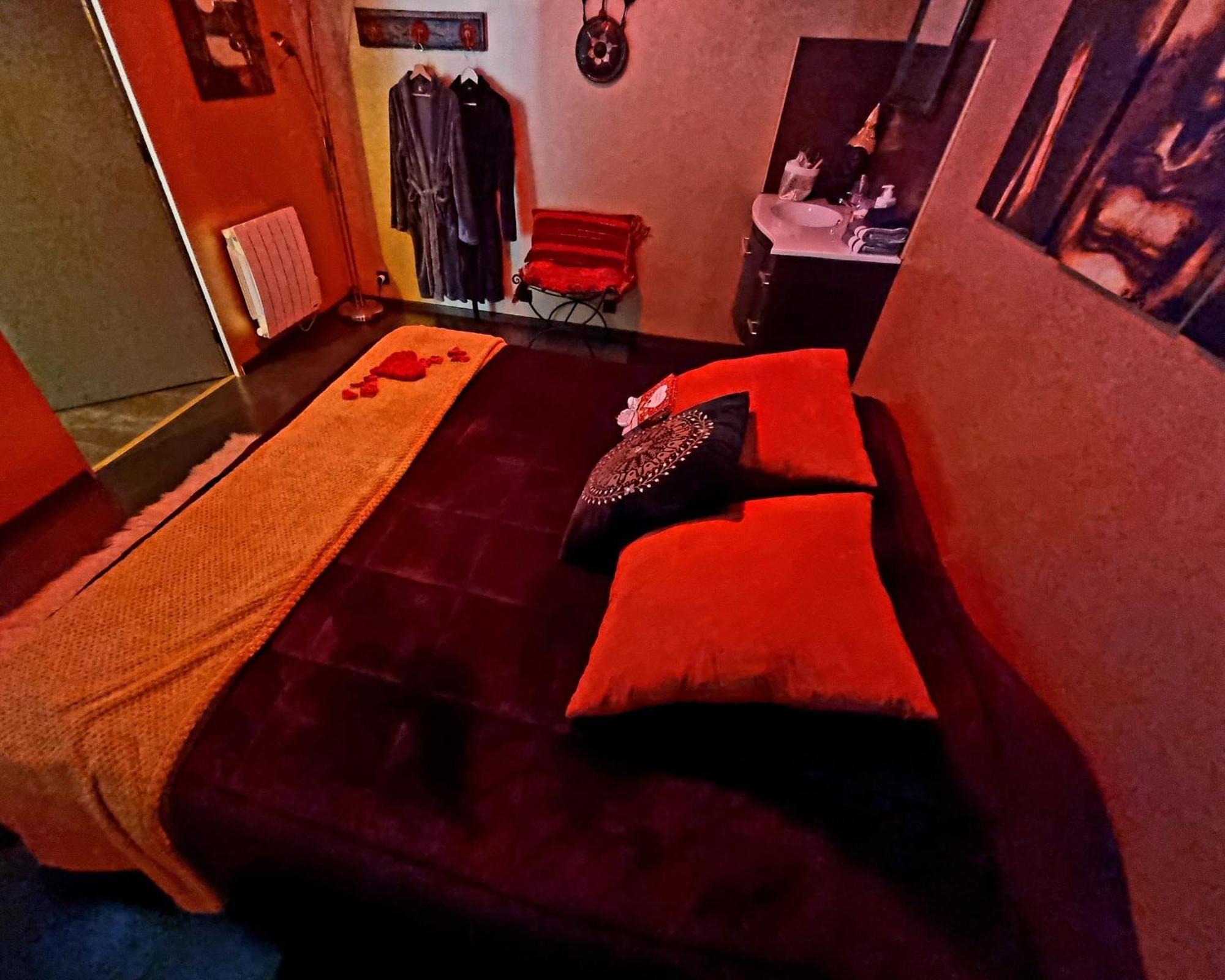 Love Room, Les Nuitees Secretes De Rouen Darnétal Zewnętrze zdjęcie